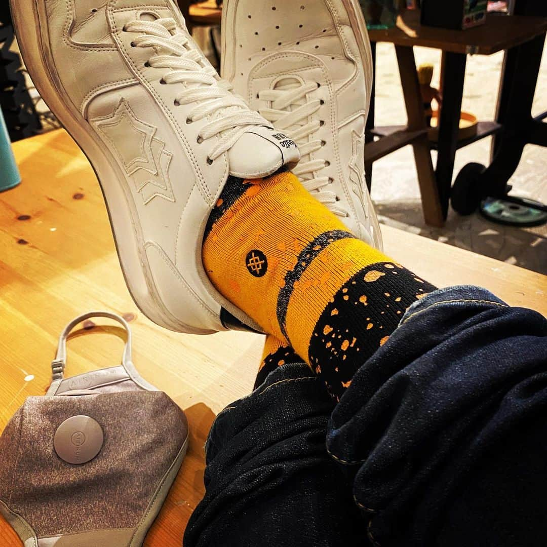 鈴木みのるさんのインスタグラム写真 - (鈴木みのるInstagram)「Today's STANCE  #stancesocks #stance_japan  #airinum  あつっ！　そうそう、5月の陽気ってこんなだよ！「暑くなってきたな〜この後に梅雨がやってきて、それを抜けたらもうすぐ夏だ〜」ってウキウキしてくる頃だったハズ。昨日の寒さで一瞬…5月ってこと忘れかけた。そうそう…5月はこうじゃなきゃ！　足下も先取り初夏の雰囲気で。」5月7日 14時28分 - suzuki.d.minoru