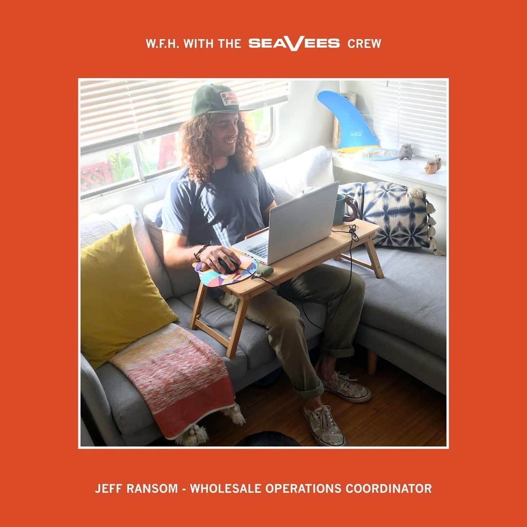 シービーズのインスタグラム：「Welcome back to this week's "WFH with the SeaVees Crew"⁣ ⁣⁣ ⁣Next up is Jeff, our Wholesale Operations Coordinator. Jeff has been bringing style to our Crew for over a year now, and we're loving his WFH setup 🙌⁣ ⁣⁣ ⁣Swipe through for more and drop any questions for Jeff below!⁣ ⁣⁣ ⁣#letsgetcasual」