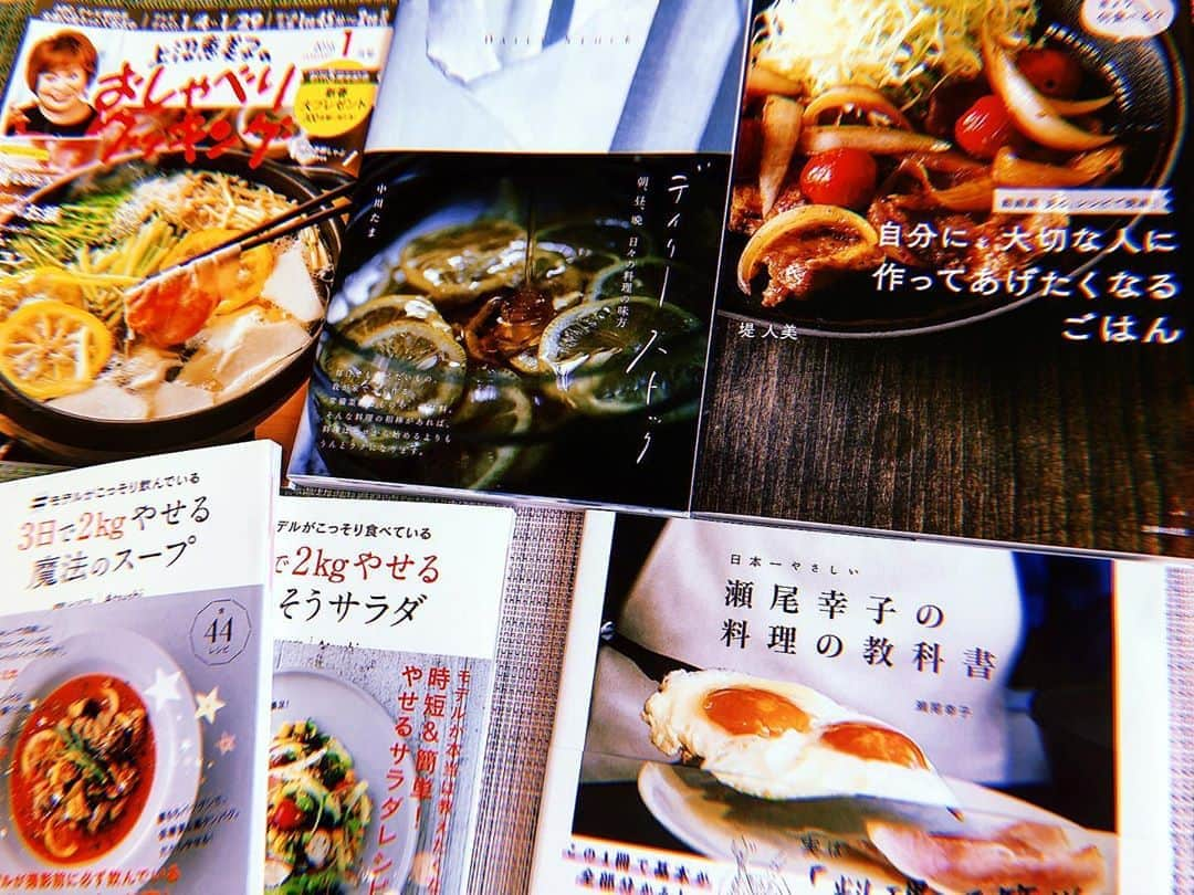 IVANさんのインスタグラム写真 - (IVANInstagram)「📚👩🏻‍🍳🧄🌿🌼🌞🌝✨💕 My cooking books is here.  @hajimechitose.official ねぇさんから回って来たので♡ お恥ずかしながら😳 この子達で学んだお料理数知れず。。 今は読む事ほとんど無くなったけど 不意にひっぱり出す先生達♡ 後はママからのメキシカンレシピがお料理の教科書👩🏼‍🦰🌽💕 @ryourinohon  #お料理本リレー  #おしゃべりクッキング #中川たま さん #堤人美 さん #Atsushi さん #瀬尾幸子 さん #基本優しく #素材を大切に #お婆さんになっても #身体に美味しそうなレシピが私は好きです♡  紹介したいお料理本がある方へバトンを…👩🏻‍🍳😉✨✨🥕 気が向いたら回してくださいまし🥰💕 今日も素敵な一日を💐 #stayhome」5月7日 9時33分 - fresanaca