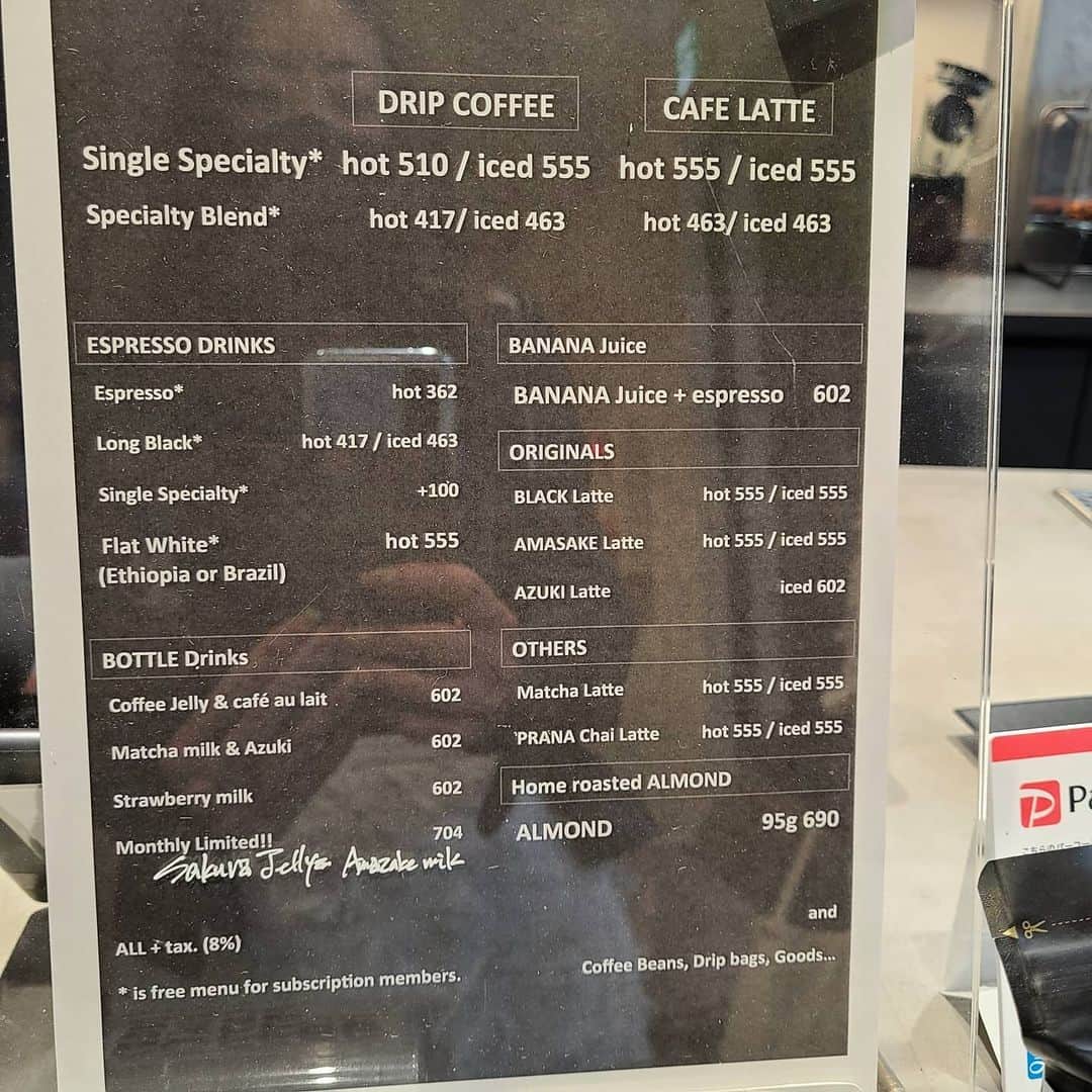 今堀恵理さんのインスタグラム写真 - (今堀恵理Instagram)「京都烏丸にある  @coffeebasekanondo　さんの  コーヒーゼリー入りカフェオレ ボトル入り ストローでゼリーをクラッシュしながら飲みます💕  世界の総流通のうちトップ５％しかないスペシャルティーコーヒーを自家焙煎しているお店です  私のコーデ トップス　@roberto_cavalli  帽子　@zara  アクセサリー　@s_pearl_kobe  です  #京都烏丸 #コーヒーゼリー #coffeebasekanondo  #京都カフェ」5月7日 9時30分 - eriimahori