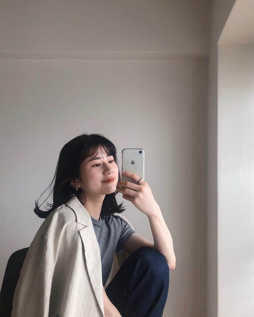 _shioriogawa_のインスタグラム：「ohayo〜🍋 ほんっとに良い天気👌🏻 ㅤㅤㅤㅤㅤㅤㅤㅤㅤㅤㅤㅤㅤ Tシャツで十分だね、 着心地良すぎておうちコーデは @petitbateau_jp 多め⛵️ ㅤㅤㅤㅤㅤㅤㅤㅤㅤㅤㅤㅤㅤ (あ、前髪セルフカットしたよ✂︎) ㅤㅤㅤㅤㅤㅤㅤㅤㅤㅤㅤㅤㅤ ㅤㅤㅤㅤㅤㅤㅤㅤㅤㅤㅤㅤㅤ ㅤㅤㅤㅤㅤㅤㅤㅤㅤㅤㅤㅤㅤ #petitbateau #pr #プチバトー  #タンクトップ #クルーネック #クルーネックT #セルフカット #前髪 #前髪カット #メイク」
