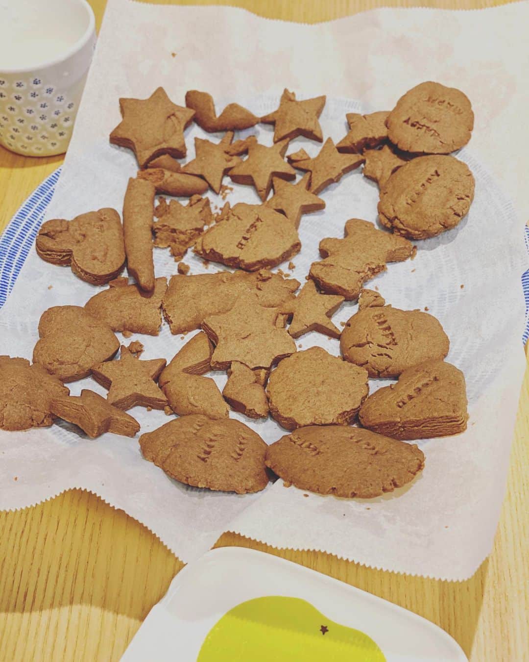 川田御早希さんのインスタグラム写真 - (川田御早希Instagram)「HAPPYクッキー 小さな姪っ子甥っ子達とGW最終日に作りました！  #美味しかった  #手作りクッキー  #クッキー作り  #引き寄せ #上機嫌 #いい気分 #今幸せでいよう #今を楽しむ」5月7日 9時56分 - misaki_kawada