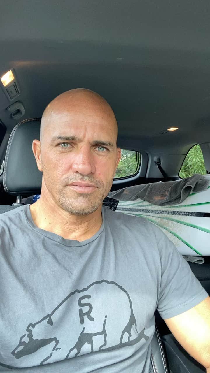 ケリー・スレーターのインスタグラム：「In order to say THANK YOU during this Covid-19 outbreak, we are giving away 100 surfboards at firewiresurfboards.com to First Responders to match the first 100 surfboards bought through the website, 50 boards each in Australia and in the US. You can purchase a board and have one given away in your name to someone on our First Responders list or enter yourself or someone else to that list of names. All shipping and handling is covered and we can’t wait to get started. ✌🏽Everything you need to know is on the site at firewiresurfboards.com.」