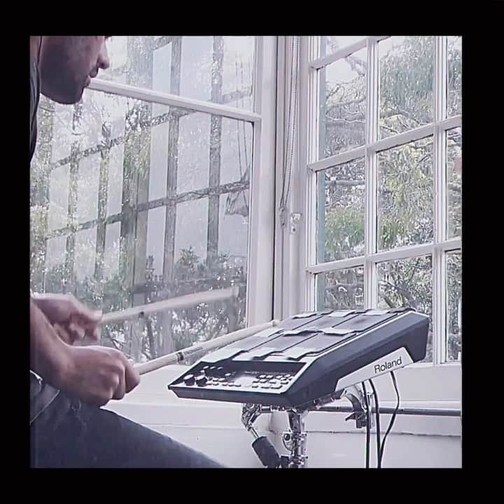 ユナイテッドのインスタグラム：「Drumroll please — we’re all in the YouTube chat and ready for the premiere of Another In The Fire on YouTube. Head to the link in bio to join us there ✌️」