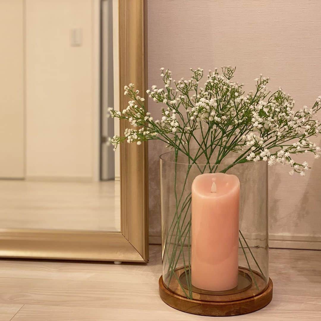 ひよんのインスタグラム：「🕯💐💖 ㅤㅤㅤㅤㅤㅤㅤㅤㅤㅤㅤㅤㅤ お家時間が伸びちゃって、 ひよんの家の中がどんどんグレードアップしてる🤭✨笑笑 ㅤㅤㅤㅤㅤㅤㅤㅤㅤㅤㅤㅤㅤ ●キャンドル #luminaracandles ㅤㅤㅤㅤㅤㅤㅤㅤㅤㅤㅤㅤㅤ ●花瓶 @zarahome ㅤㅤㅤㅤㅤㅤㅤㅤㅤㅤㅤㅤㅤ ●お花 @amazonjapan  ㅤㅤㅤㅤㅤㅤㅤㅤㅤㅤㅤㅤㅤ キャンドルもお花もニセモノだけど、 本物みたいに素敵なかんじ🥰💜 ㅤㅤㅤㅤㅤㅤㅤㅤㅤㅤㅤㅤㅤ #stayhome #candle #zarahome #お家時間  #ひよん」