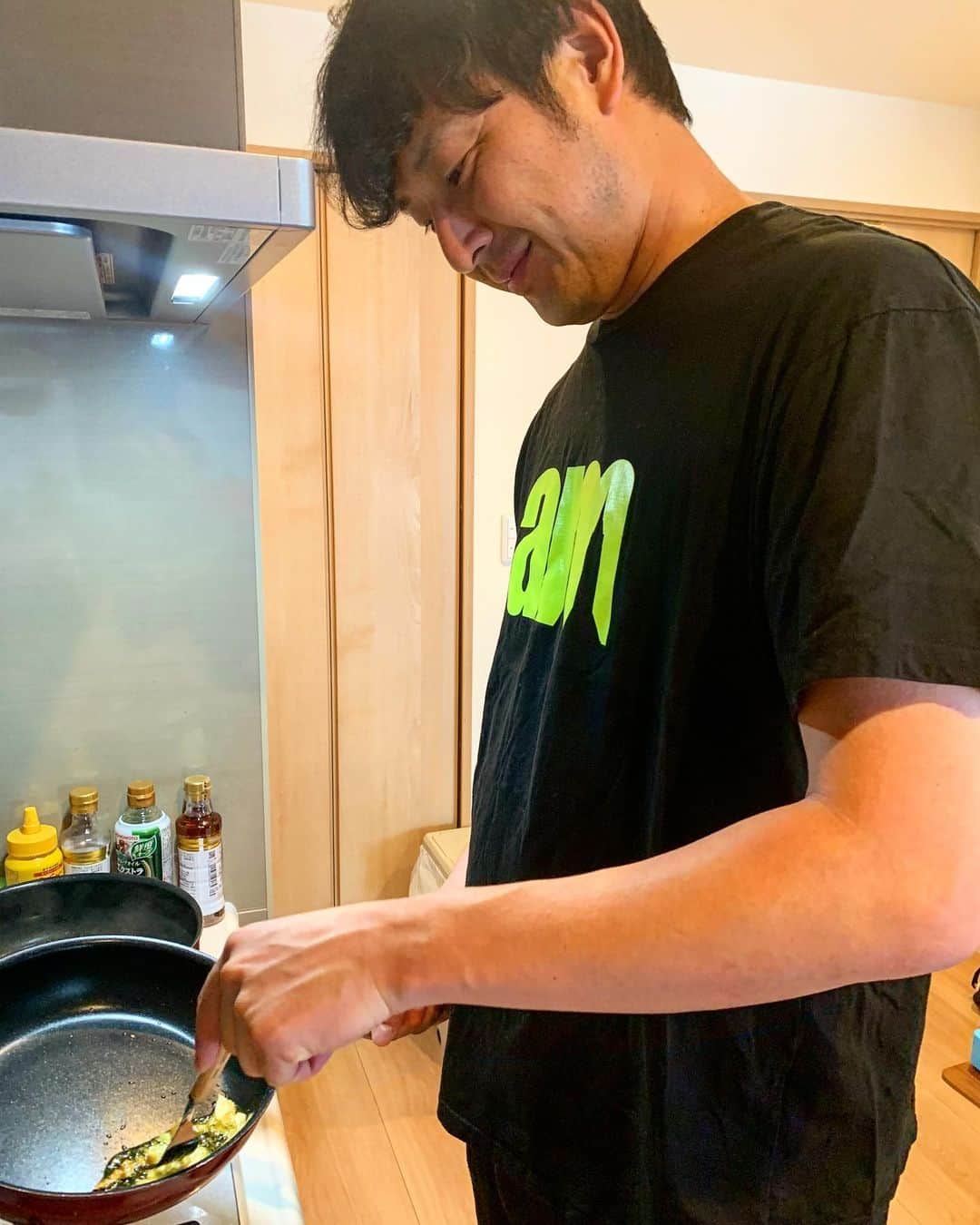 岩隈久志のインスタグラム：「おはようございます☀﻿ ﻿ 今日は仕事に行く前にペペロンチーノを作りました^_^﻿ ﻿ 家族も喜んでくれて、僕も朝から楽しかったです！﻿ では仕事に行ってきます^_^﻿ ﻿ 今日も安全に素敵な１日を！﻿ ﻿ Cooking before the practice!﻿ Have a good day and stay safe!」