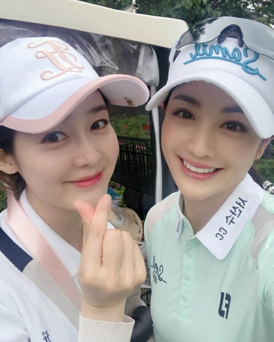 パク・キョルのインスタグラム：「. 🧚‍♂️언니랑😊」