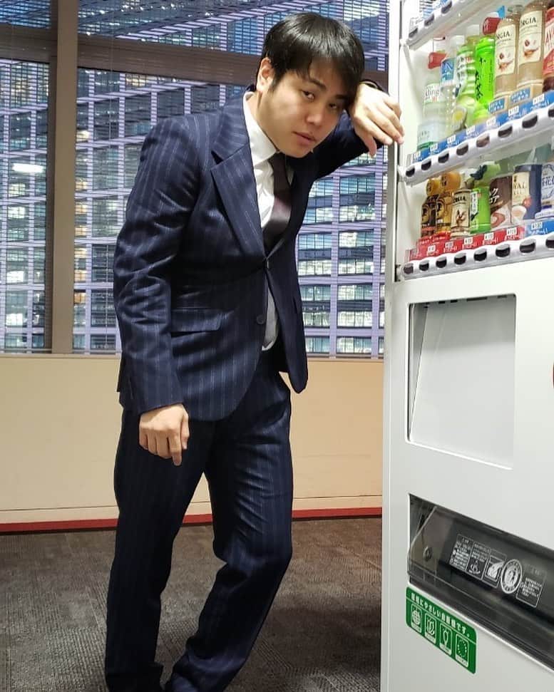 井上裕介のインスタグラム：「おはようございます☀ ５月の３１日に笑われたいバカ^_^ 未来で笑われたいバカ^_^  自粛期間が延長になってしまったけど、引き続き頑張りましょう！！ #うちで過ごそう  #未来で笑おう」
