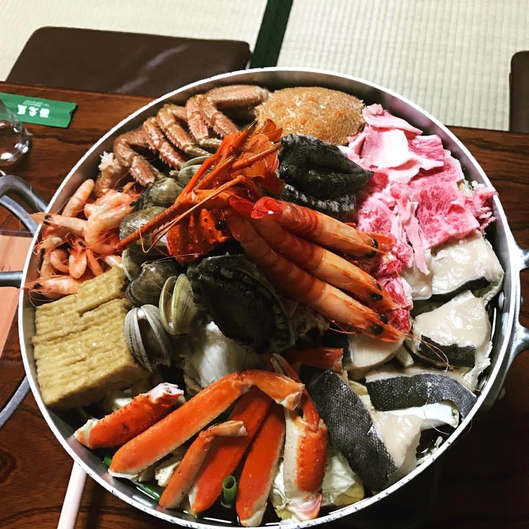 柏木陽介さんのインスタグラム写真 - (柏木陽介Instagram)「久しぶりに飯。  こんな贅沢な鍋見たことあるかね。  旨味の集合体。  そしてそこから辛みとの融合。  たまらんでしたわ。  大阪にある海老蔵。  また行きたいな。  #海老蔵#奇跡の鍋#ほんまの宝箱#旨味の集合体#辛みとの融合 #美味でした」5月7日 11時19分 - yosuke_kashiwagi