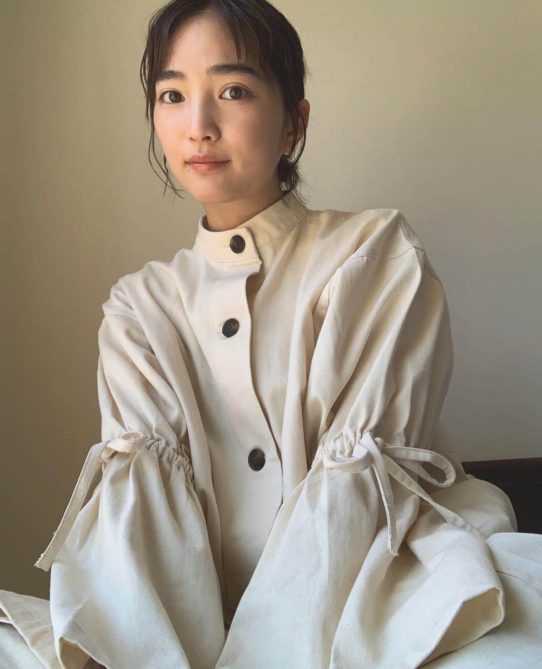 松本妃代のインスタグラム：「. お外にでなくても やっぱり晴れがいいですね🌞」