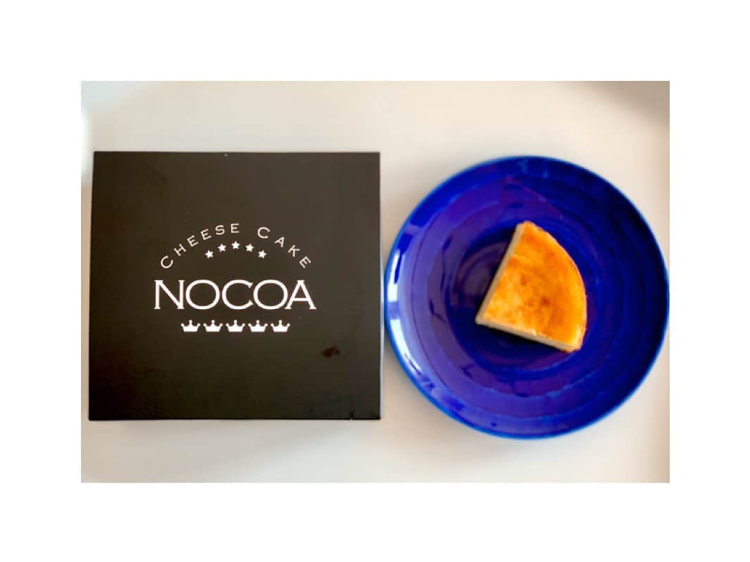のインスタグラム：「ある日、嬉しいお届け物が😍 こちらのチーズケーキは軽やかなのにコクがあり印象に残る美味しさでした。 ノコアさんというチーズケーキ屋さんです。 この美味しさの秘密はエシレ村の発酵バターだそうです。 印象に残るコクは、そういうことだったのねと納得。 コーヒーにもお煎茶にも合い、美味しくいただきました。 お気遣いいただきまして、ありがとうございます😊 ごちそうさまでした。  #今宵は満月 #チーズケーキが #満月みたい #🌕 #stayhome #enjoyyourhome #desserttime #cheasecake #tasty #nocoa #ノコア #チーズケーキ #コクがあり美味しい です #嬉しいいただきもの  #お気遣いありがとうございます  #美味しくいただきました  #ごちそうさまでした」