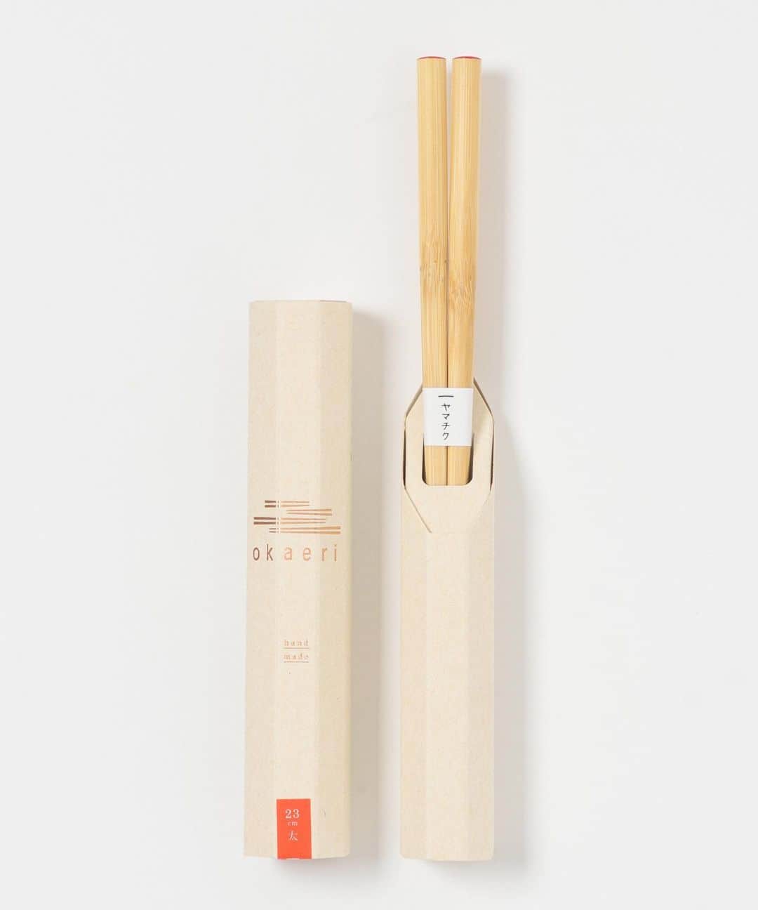アーバンリサーチさんのインスタグラム写真 - (アーバンリサーチInstagram)「-JAPAN MADE PROJECT KUMAMOTO-﻿ ﻿ ﻿ 【ヤマチク】﻿ ﻿ 熊本県玉名郡南関町に工場をかまえる株式会社ヤマチクは、1963年の創業以来一貫して「竹」の素材を生かす製品づくりに取り組んでいます。「竹の、箸だけ。」というメッセージを掲げ、材料に使う竹も周辺の山々から1本ずつ切り出し、純国産の箸を作り続けています。﻿ ﻿ ﻿ 箸先にいくにしたがって四角く削り出しているので、転がりません。﻿ ﻿ 【お箸の長さの目安】﻿ 16cm…幼児/18cm…小学生低学年　お弁当用に/21cm…中学生くらい/23cm細・太…大人用（太さはお好みでお選びください﻿ ﻿ ﻿ ■JAPAN MADE PROJECT﻿ アーバンリサーチが、地方にこそ存在する伝統技術や技法、良品、職など地元ならではのローカルコミュニティに参加し、日本の地場産業を協業した商品を展開する取り組みが「JAPAN MADE PROJECT」です。﻿ ﻿ ﻿ ﻿ #japanmadeproject﻿ #jmp﻿ #kumamoto﻿ #熊本﻿ #ヤマチク﻿ #お箸﻿ #urbanresearch﻿ #アーバンリサーチ @takenohashidake」5月7日 12時00分 - urban_research