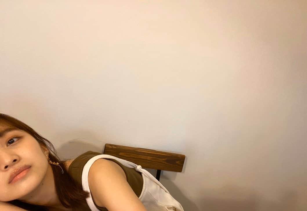百田夏菜子さんのインスタグラム写真 - (百田夏菜子Instagram)「前髪切ったよぉ🙂いつも切っていただいてる方と電話をつなぎながら😉YouTube上げてみたので覗いてみてねん✂︎」5月7日 12時27分 - kanakomomota_official