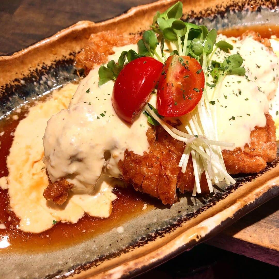 おっきゃがりのインスタグラム：「系列店のとり藤 本日より夜営業始めます(*`･ω･)ゞ  ランチ営業は11日月曜日から始めます。  尚、店頭でのお弁当の販売、配達も引き続きしておりますので、皆様宜しくお願い致します！  #大阪#大阪福島#福島グルメ#梅田グルメ#海鮮居酒屋#居酒屋#日本酒#47都道府県#日本酒巡り#飲み屋#JR福島駅#駅近#弁当#宅配#アツアツ弁当#肴盛り#関西弁当 #とり藤#うぉっしゅ#多呼おどり#福島壱麺#十忠八九#86ストア#香味岡#みらく劇場  皆様の御来店お待ちしております(´°v°)」
