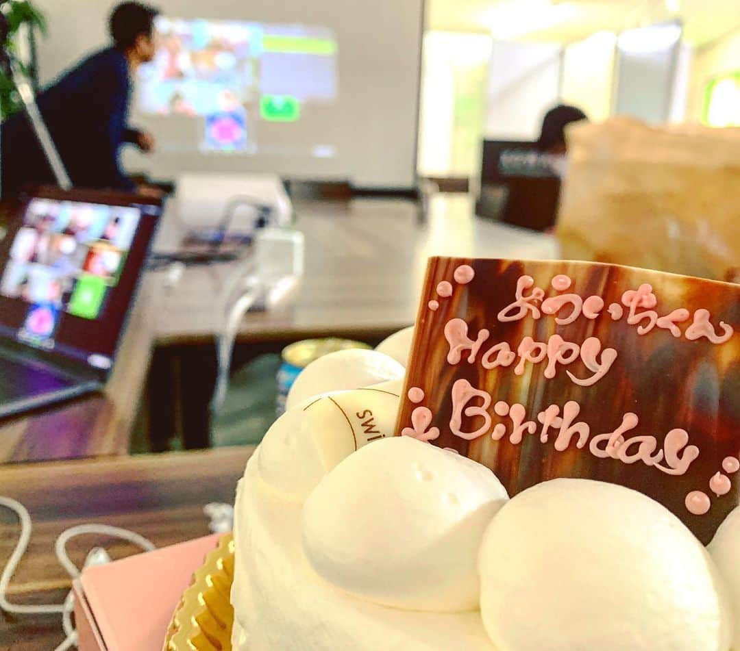 YOICHIのインスタグラム：「#誕生日ケーキ  #よういちくん  #zoom  #自粛生活  #happybirthday」
