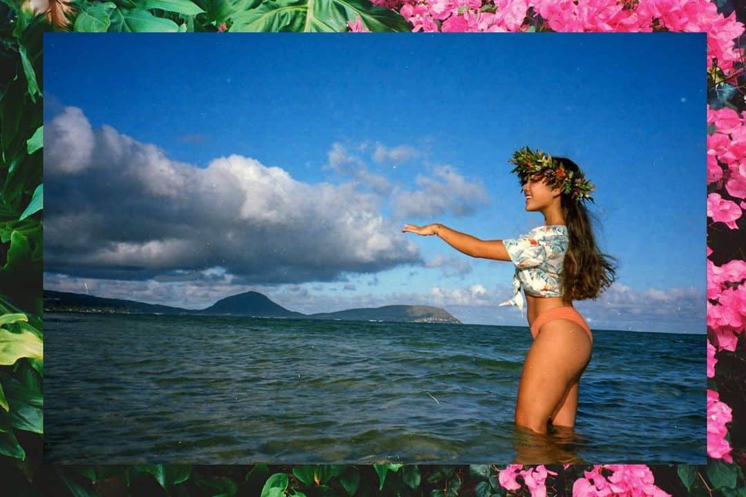UlalaGirlさんのインスタグラム写真 - (UlalaGirlInstagram)「My work for @roxyjapan from lat year is still one of my favs.🌼 本当だったら明日からハワイだったな〜」5月7日 22時14分 - ulalagirl