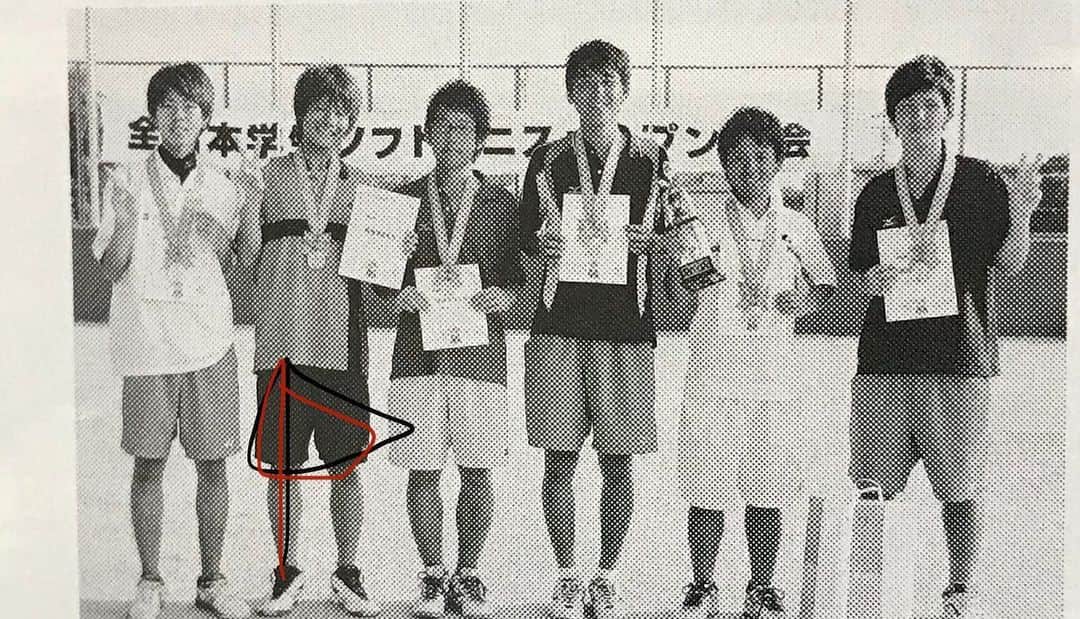 のインスタグラム：「ソフトテニスマガジンに載ってた俺が懐かしみ、早大ヤングたのしかた  その後ナロスポーツのミナロ君が個人優勝したり、団体でも全国優勝したり完全に強豪チームになったの  そしてあの男  #ソフトテニス #ソフトテニス部 #テニス #youtuber」