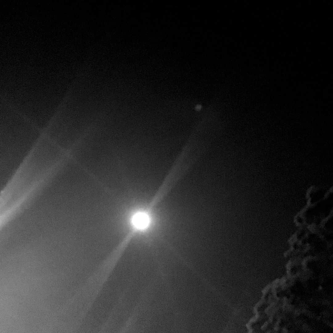 今村沙緒里さんのインスタグラム写真 - (今村沙緒里Instagram)「満月。 きれいー。 散歩しながら 月光浴してきました。 ・ beautiful full moon🌕！ ・ #fullmoon #beautiful #달 #좋아요 #満月 #すき #月光浴」5月7日 22時15分 - saorix13
