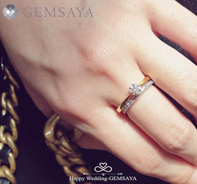 HappyWedding.Lifeさんのインスタグラム写真 - (HappyWedding.LifeInstagram)「💍💍แหวนเพชรสวยๆจาก @gemsaya_jewelry ทั้งเซ็ต 15,900 บาท🔥 . ซื้อแยกได้ค่ะ(แหวนแถว 5,990฿/แหวนชู 10,900฿) ตัวเรือนทอง/ทองขาว/ทองชมพู 18K . 📱LINE ID : @GEMSAYA 📲โทร.099-046-0789 🏠หน้าร้านเซ็นทรัลพลาซา ลาดพร้าว ชั้น3 🕛ร้านเปิดทุกวัน 11.00-20.30 น. 🌐WWW.GEMSAYA.COM 🚚ส่งสินค้าฟรีถึงบ้าน IG: @gemsaya_jewelry . .	 Detail on 🔽 https://happywedding.in.th/th/vendors/gemsaya . . #weddingringdesign #engage #weddingrings #rings #diamonds #diamondsring #engagementring #happywedding  #love #bride #ideas #inspiration #weddinginspiration #engagementring #ringinspiration #แหวนเพชร #ดีไซน์แหวนหมั้น #ดีไซน์แหวนแต่งงาน #แหวนเพชรแต่งงาน #แหวนแต่งงาน #แหวนหมั้น #EngagementRing #แหวนหมั้นเพชร #แหวนแต่งงาน #แหวนหมั้น . . ติดตามผู้ให้บริการด้านแหวนงานแต่งงาน >> #HWring」5月7日 22時30分 - happywedding.life