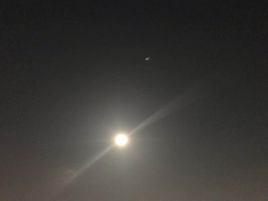 畑中葉子さんのインスタグラム写真 - (畑中葉子Instagram)「さっき撮った月。 ・ ・ #月 #フラワームーン #満月 #お月様 #輝いてる #moon」5月7日 22時40分 - hatanaka_yoko