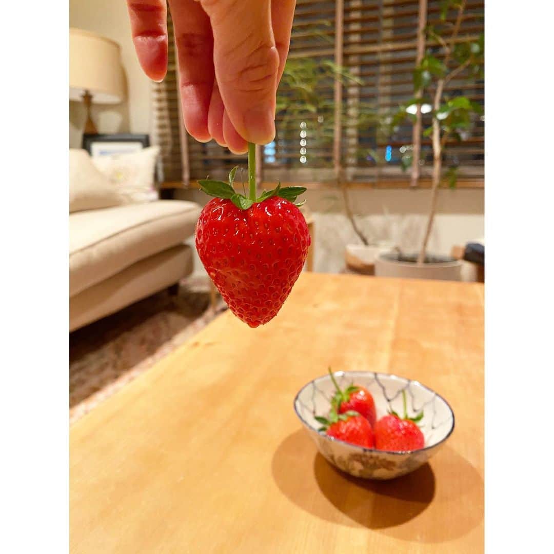 新井麻希のインスタグラム：「* ハート♥️🍓」