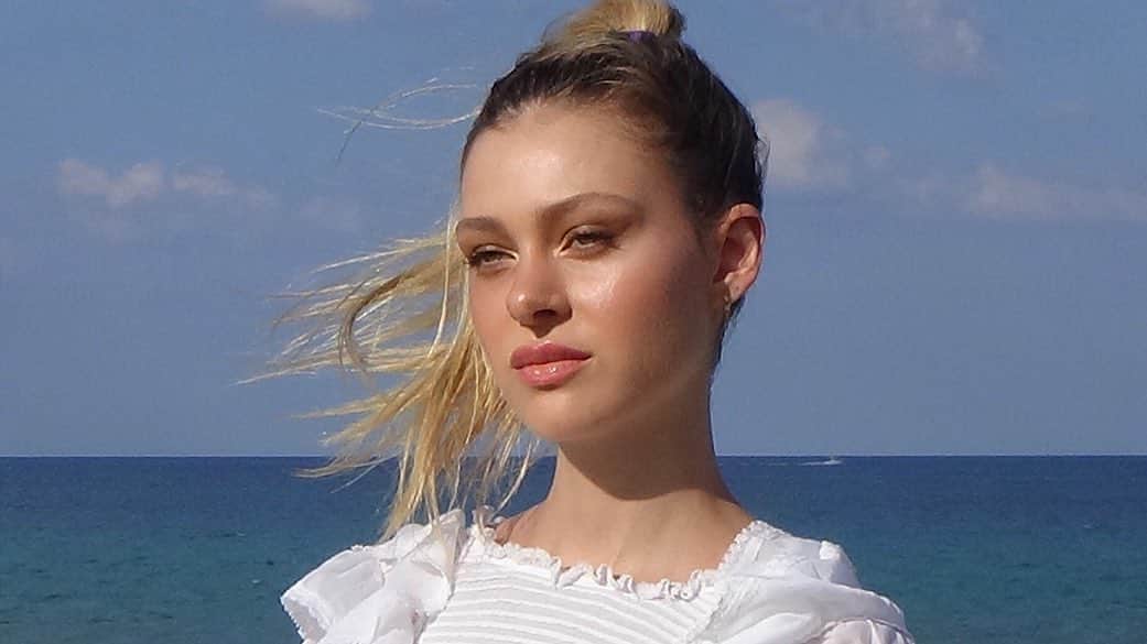 ニコラ・ペルツのインスタグラム：「🦢」