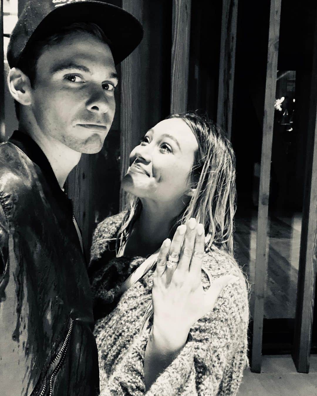 マシュー・カマのインスタグラム：「Asked my best friend to marry me a year ago today.」