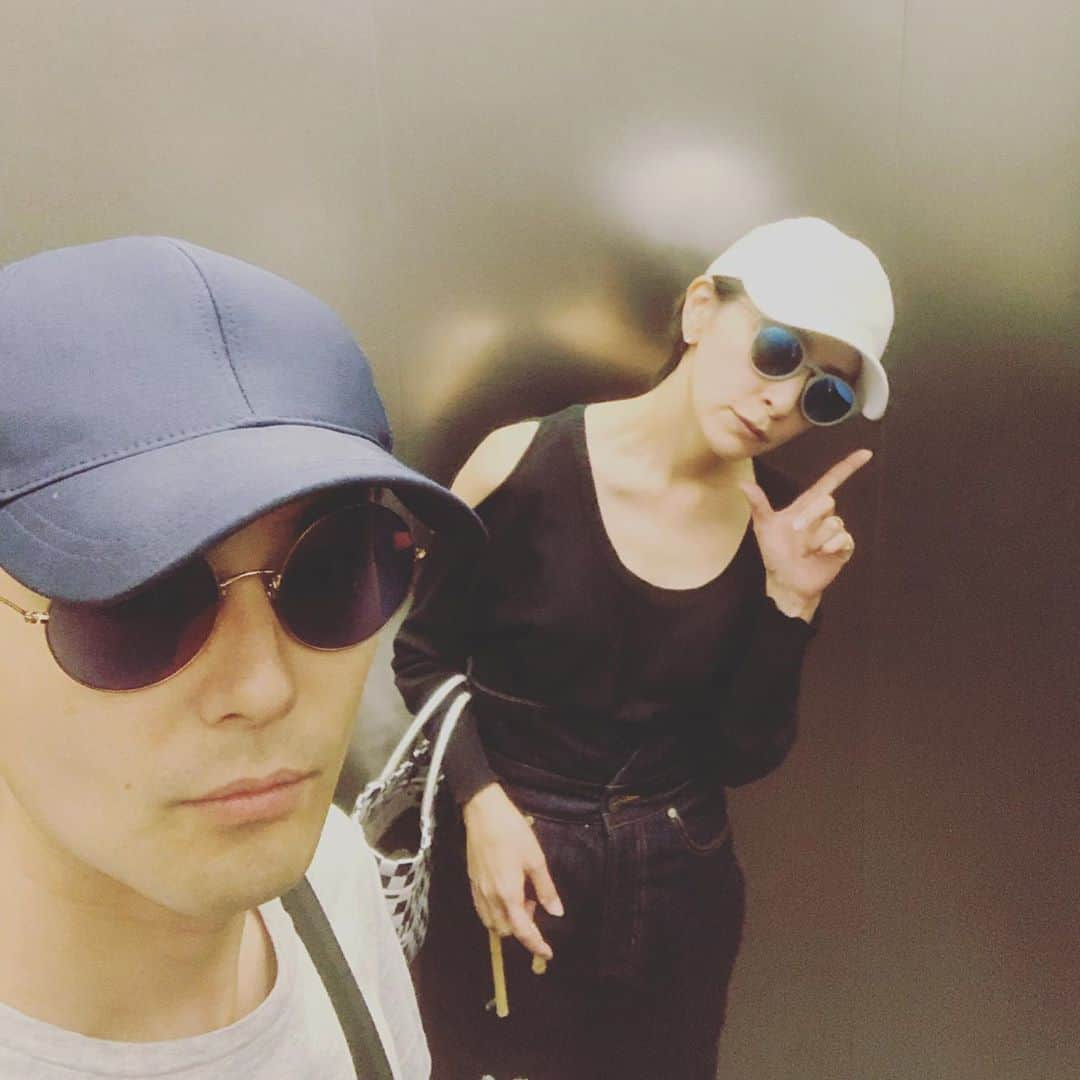 木村了さんのインスタグラム写真 - (木村了Instagram)「#グラサン夫婦😎  #去年の夏  #今日も我が家 #楽しい時間  #過ごしてますか #ネガな気分を蹴っ飛ばす  #この先こんな時間は当分ないだろうから  #家族の時間を大切に  #明日はなにしようかな」5月7日 23時15分 - r_k0923