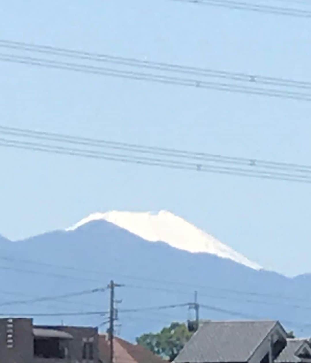 小川知子さんのインスタグラム写真 - (小川知子Instagram)「#かわりやすい天気  #手作りマスクスタッズ付き #富士山🗻見えた  ご機嫌よう〜☀️☀️☀️ 昨日は大雨☔️雷⚡️ 今日は晴天☀️☀️ 地震もよくある。  何だか落ち着かない日々ですね。  元気でいられることに感謝です。」5月7日 14時38分 - tomoko_ogawa_