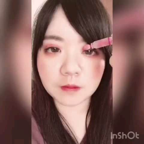 hoshizaki eriのインスタグラム：「. CELFIT 動画も載せておきます💓 ※長いので早送りしてますー！ . この時はオレンジの濃い色を アイホールや目尻に乗せて 目の下はブラウン系ピンクで締めて 涙袋は明るいオレンジに🍊 メイクは楽しいですねー！💕🍀 . このアイシャドウはQ10で購入できます💓 いまアイシャドウBIGセール中なので 是非チェックしてくださいねー💕🍀 . .https://qoo10.jp/shop/celefitclub . . #celfit  #eyeshadowpalette  #coral  #pink #アイパレット  #韓国コスメ  #コスメレビュー #メイクしてみた #オレンジ系  #ラメグラデーション #メイク動画 #アイシャドウパレット  #韓国メイク  #オルチャンメイク  #PR #pleaselikeit  #likebackalways #followme  #followback  #相互フォロー  #맞팔 #팔로미 #뷰티인스타 #화장품스타그램 #인생템 #화장품추천 #메이크업 @celefit.jp @celefit_official」