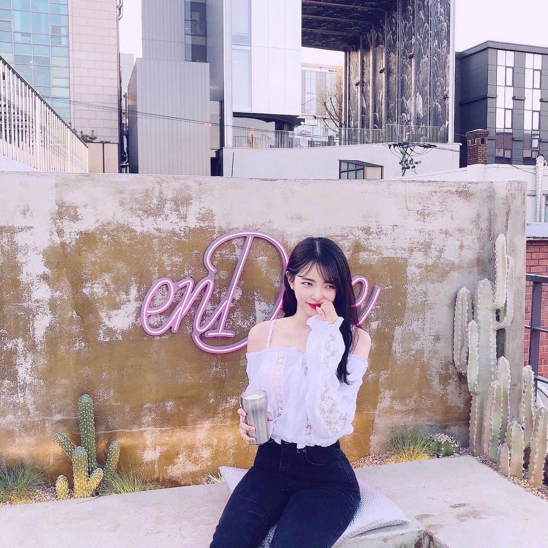 ユジョン のインスタグラム：「#루프탑 하늘이 좀 더 가까운」