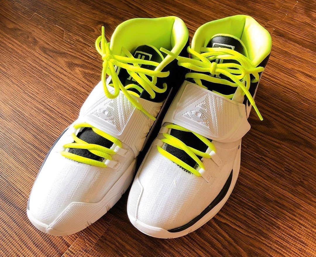 戸柱恭孝のインスタグラム：「👟👟👟 #ナイキスニーカー  #カイリー6  #あと二足欲しい  #最高でーす」