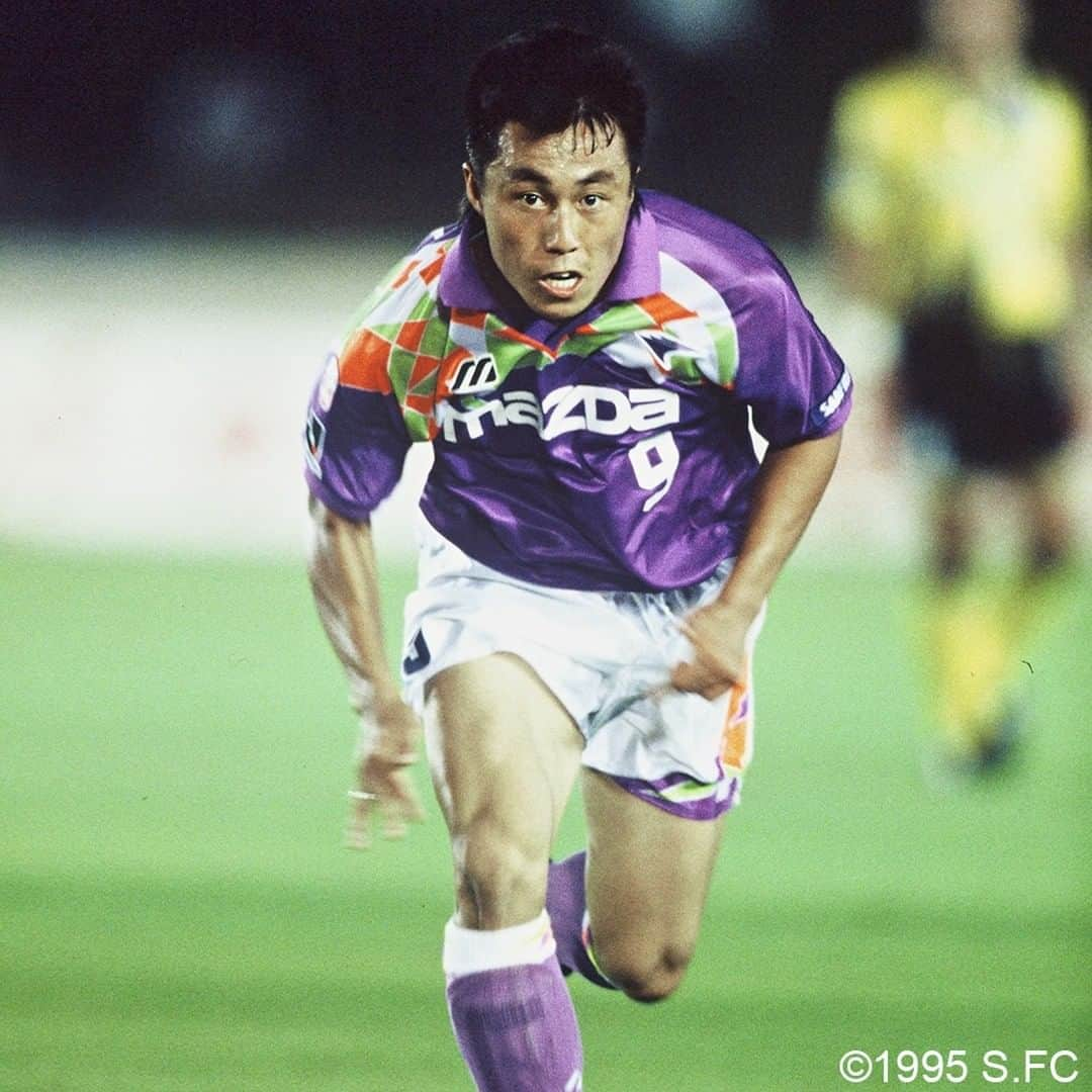 サンフレッチェ広島さんのインスタグラム写真 - (サンフレッチェ広島Instagram)「. 【Uniform Number History of SANFRECCE　HIROSHIMA】  背番号に歴史あり。 1992年のクラブ創設以降、多くの選手がサンフレッチェで活躍しました。  不定期で、歴代選手の背番号の系譜をご紹介します。  今回は、リクエストが多かった「9番」です✨ 歴代のアタッカー陣が名を連ねました👏 「9番」の選手たちも「10番」に負けず劣らず、多くのゴールでチームを勝利に導いてくれました🎶  #盧廷潤 選手 #山口敏弘 選手 #コリカ 選手 #茂木弘人 選手 #李忠成 選手 #石原直樹 選手 #ドウグラス 選手 #ピーターウタカ 選手 #工藤壮人 選手 #ドウグラスヴィエイラ  選手 #背番号の系譜 #リクエストお待ちしてます😊」5月7日 15時00分 - sanfrecce.official