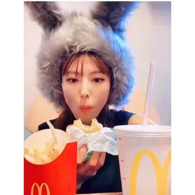 双木昭夫のインスタグラム：「ウサギヘッドホン先行予約限定販売  先行予約販売します💖 8日21時から10日21時 種類　ノーマルタイプ（ヘッドホン無 　し） 　12000円→10000円 　ヘッドホンタイプ 　23000円→21000円 　いずれも税送料別 色　　ピンク、グレー  URLはプロフィールに貼ってあります💖  明日20半位からインスタライブでウサギの説明します」
