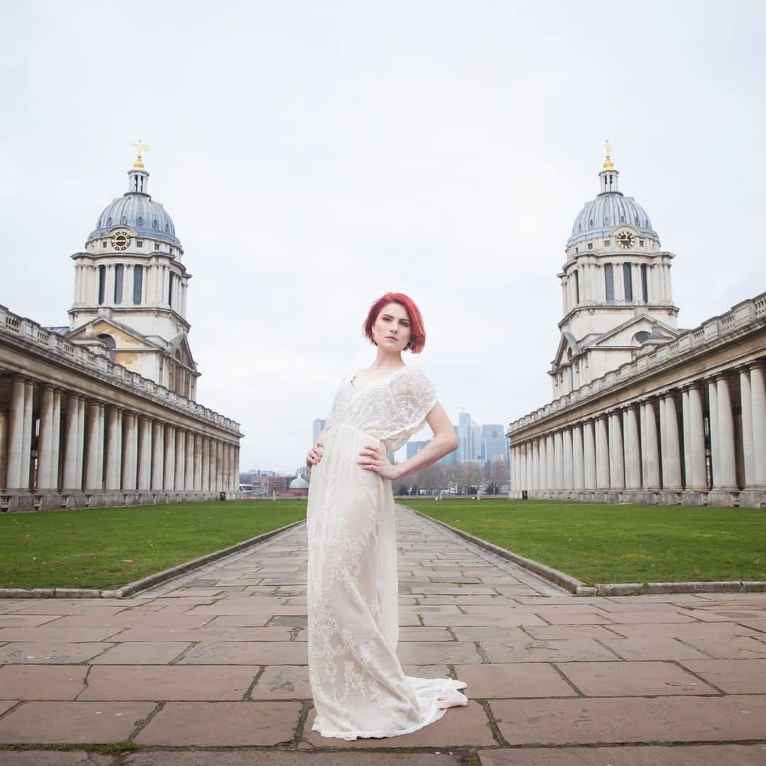 ミナさんのインスタグラム写真 - (ミナInstagram)「Greenwich is a lovely place to have your wedding pictures taken. There are so many beautiful backdrops you can choose from. Our Kay dress is absolutely perfect for that setting! 😍⁠ ⁠ Photography @giuseppeblundo ⁠ Makeup @ievas_makeup ⁠ Model @maddief.life ⁠ ⁠ #sustainablewedding #ethicalwedding #londonwedding #ukwedding #vintagestylewedding #barnwedding #citywedding #bohemianwedding #laidbackwedding #summerweddings #churchwedding #smallwedding #informalwedding #londonbride #ukbride #festivalbride #bohemianbride #indiebride #alternativebride #ethicalweddingdress #sustainableweddingdress #handmadeweddingdress #bohemianweddingdress #bohoweddingdress #greenwichwedding #greenwichlondon #redheadbride #indiebridelondon #bridaldresses #greenwich⁠」5月7日 15時35分 - indiebride.london