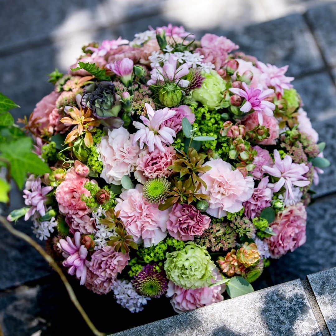 ニコライ・バーグマン・フラワーズ＆デザインさんのインスタグラム写真 - (ニコライ・バーグマン・フラワーズ＆デザインInstagram)「Mother’s Day Delivery 🌸 #mothersday #mothersday2020  #nicolaibergmann #flowerartist」5月7日 15時57分 - nicolaibergmann