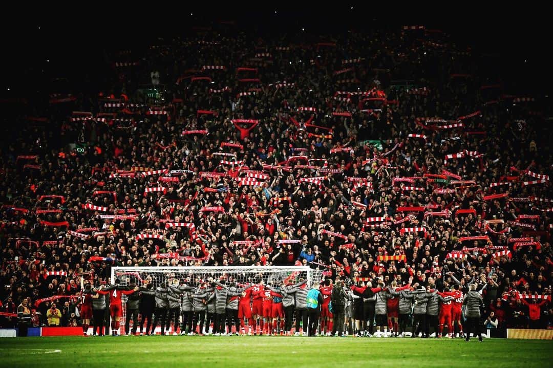 リヴァプールFCさんのインスタグラム写真 - (リヴァプールFCInstagram)「Togetherness ❤️ #LFC #LiverpoolFC #Liverpool #Anfield #UCL #ChampionsLeague #OnThisDay」5月7日 16時46分 - liverpoolfc