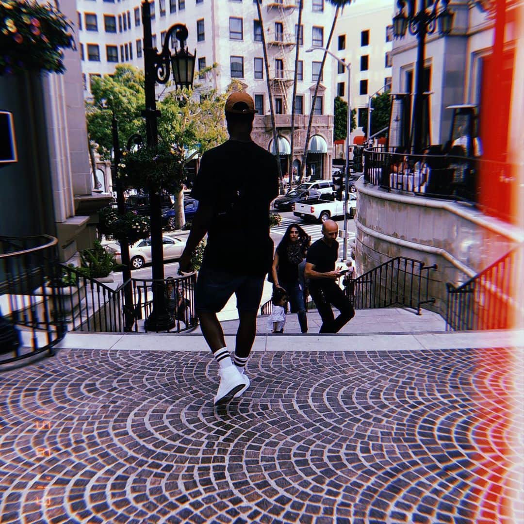タイラー・ブラケットのインスタグラム：「before social distancing became social distancing...🚶🏿‍♂️」