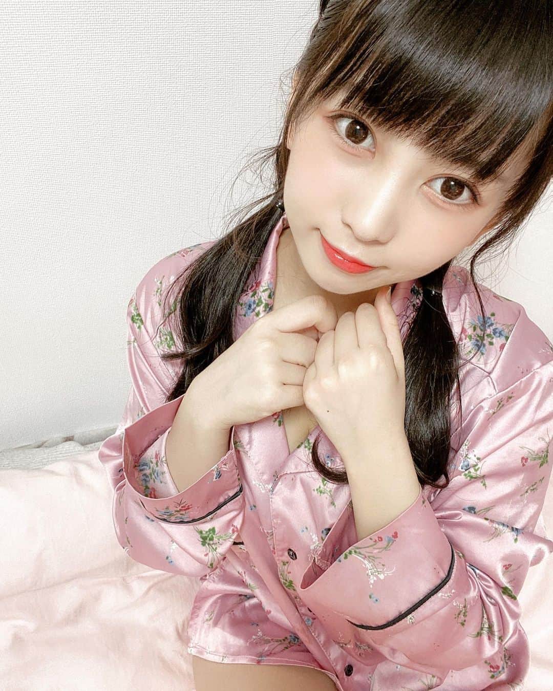 髙木由莉愛のインスタグラム：「♡ おうち時間なにしてる？  #おうち時間 #パジャマ #ピンク #アイドル #編み込み #tutuanna」