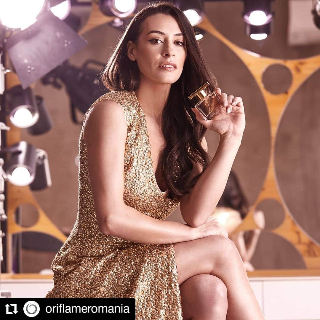 カタリナ・ポノルのインスタグラム：「#Repost @oriflameromania • • • • • • ⭐⭐⭐ "Acest parfum este absolut superb! Miroase fabulos, ambalajul este minunat, iar sticla uimitoare! În plus, este foarte persistent." Nu uita să ne lași recenzia ta ❤ 🔎 cod 30399 în #Catalogul07 & pe Oriflame.ro ⚡️ #oriflameromania #25aniOriflameRomania La multi ani @oriflameromania! ❤😍」