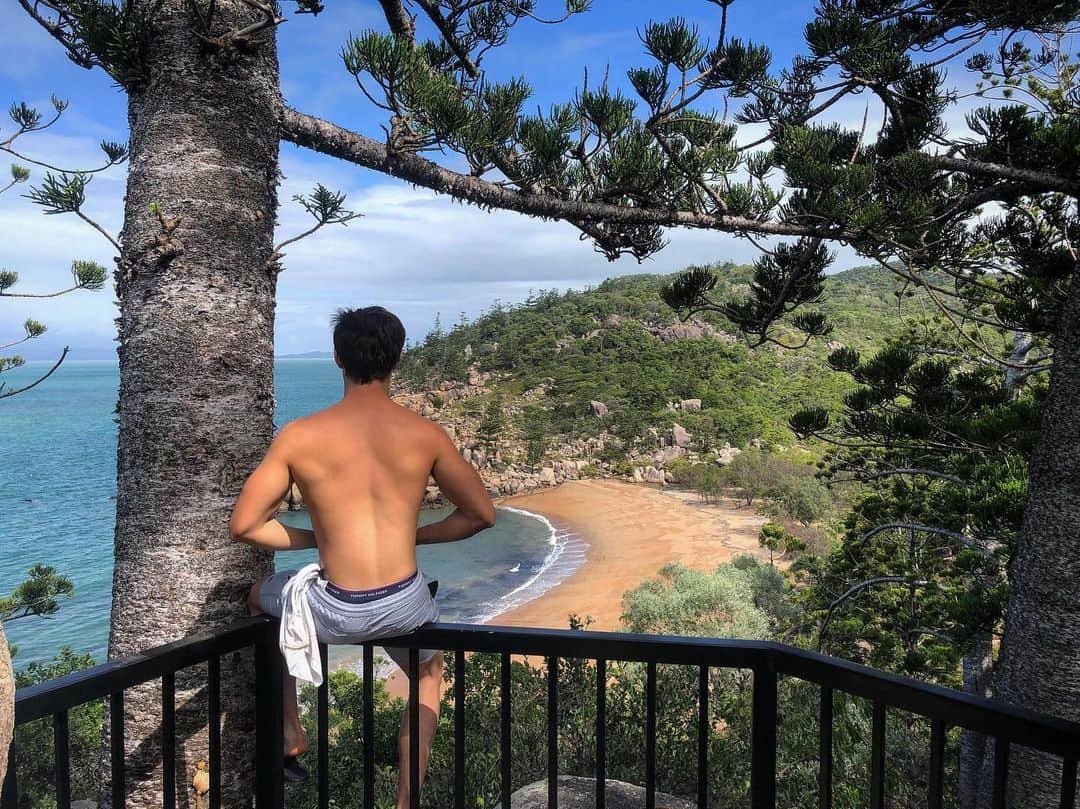 ジェイク・ドランのインスタグラム：「Magnetic is(o)land 🏝」