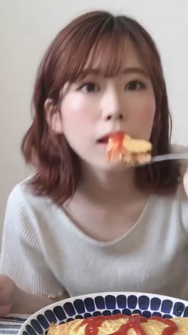 のインスタグラム：「ただ、ただ食べてます。 何故かリクエストが多かった、ただの食べてるところ👼」