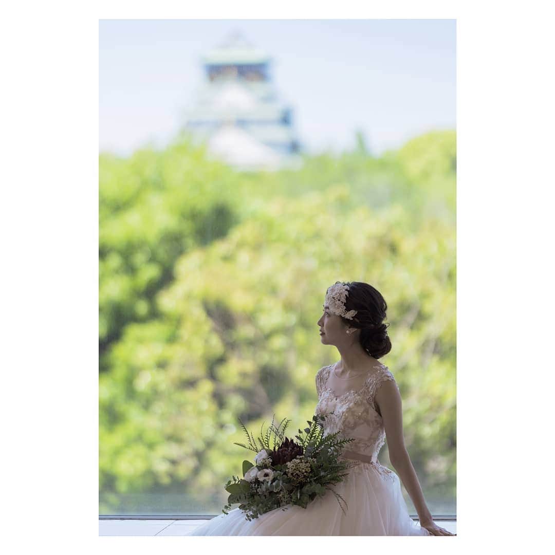 マスダヒロシさんのインスタグラム写真 - (マスダヒロシInstagram)「大阪。目の前にお城が見える会場。こちらの撮影からちょうど１年。また呼んでもらえますようにと大阪を向いて念をこめる。 . . . @kkrhotelosaka_wedding @adlive.staff . . . .」5月7日 17時27分 - masudahiroshi