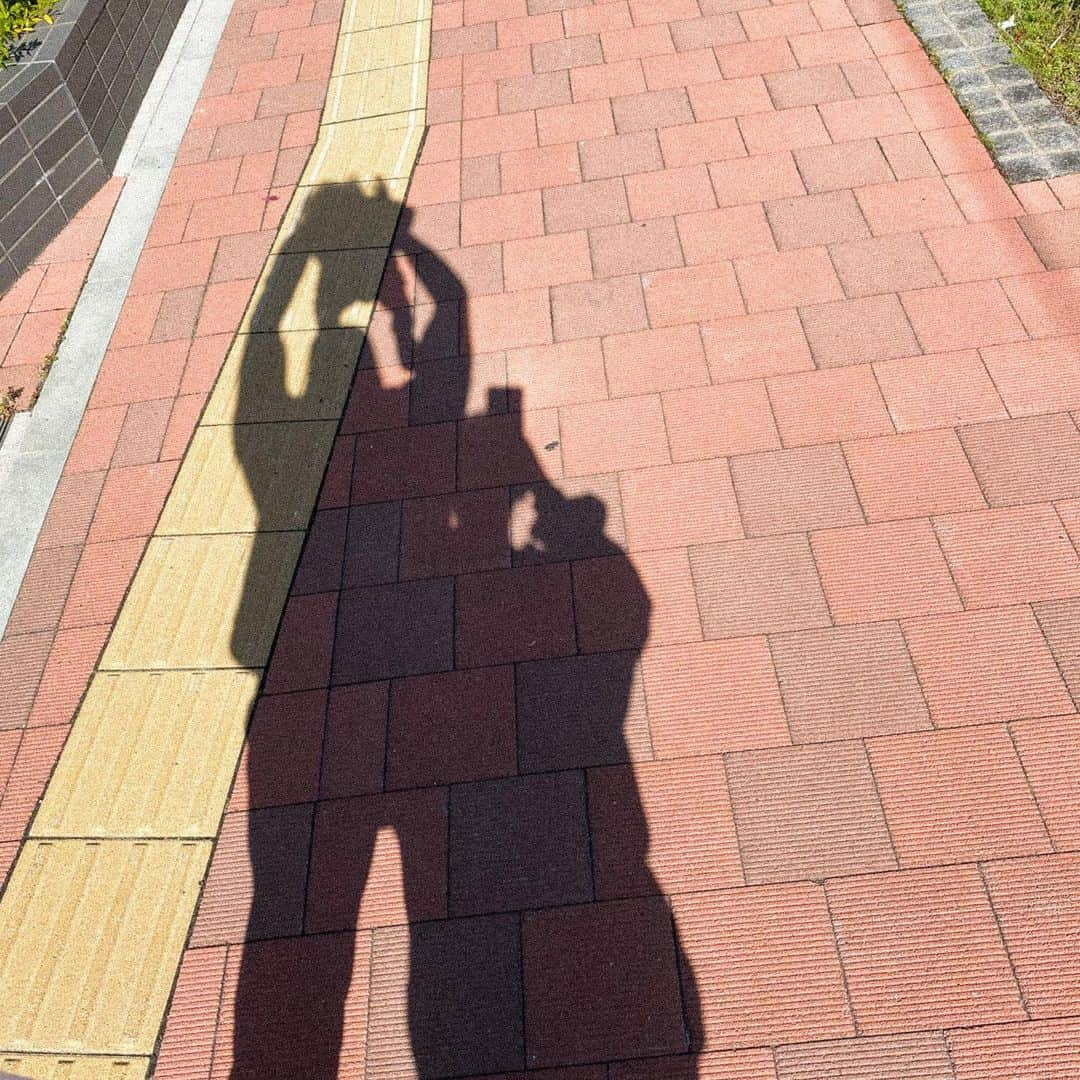 Ayaさんのインスタグラム写真 - (AyaInstagram)「👨‍👩‍👦❤️ もう夏みたいに暑かった今日☀️🌈 #たかいたかい」5月7日 17時28分 - aya__fit