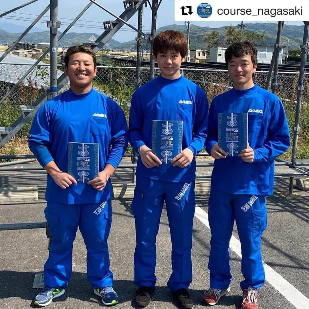 株式会社ダイワさんのインスタグラム写真 - (株式会社ダイワInstagram)「#Repost @course_nagasaki ・・・ course_nagasaki こんにちは！☺️ COURSE長崎エリアです！ 株式会社ダイワ様の社員の方々をご紹介します 今回は「諌早営業所」配属の社員さんです！ 皆さんとても良い笑顔をされてます 今年入社してくれた諌早農業高校卒業した3人組です。 元気に研修を頑張っています。👍 #就職応援本コース#長崎県#就職#新卒#仕事#学生#学校#COURSE#地元#EXPO#企業説明会#大村#諫早#雲仙#長崎#佐世保#松浦#職場#働く#社会人#先輩」5月7日 17時39分 - daiwa_ashiba