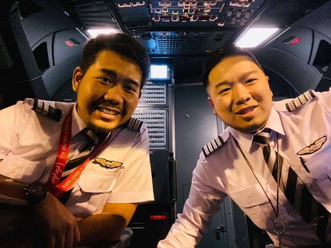 エアアジアのインスタグラム：「#HumansOfAirAsia “I found out about volunteering for Customer Happiness through Workplace when a colleague posted about it. Even before full hibernation began, I felt that my roster was going to be light, so I volunteered, because in troubled times, we stand together. One of the things that struck me most about AirAsia was how the company does a great job about communicating with all the staff. It felt like a call to arms, and it was one that I was happy to answer.  AirAsia is not just a company, it’s a family, and it’s given me so much that I felt that I needed to give back. This is a chance for me to do more than what I was privileged enough to be paid to do. I have been with AirAsia for 8 years now, and AirAsia is the first airline I’ve worked for. I remembered the first days in LCCT, followed by training at the Academy (now CAE). I was struck by how open and friendly people were. The trainers, cabin crew and pilots would say hello to everyone including the cleaning staff.  How you treat people at the very bottom of the hierarchy says so much about what kind of company this is. I believed then I would be an Allstar for life in those first few days at the Academy. My thoughts and feelings on this still have not changed after 8 and a half years of service.” - Captain Eugene, Flight Ops (Kuala Lumpur, Malaysia) #InThisTogether」