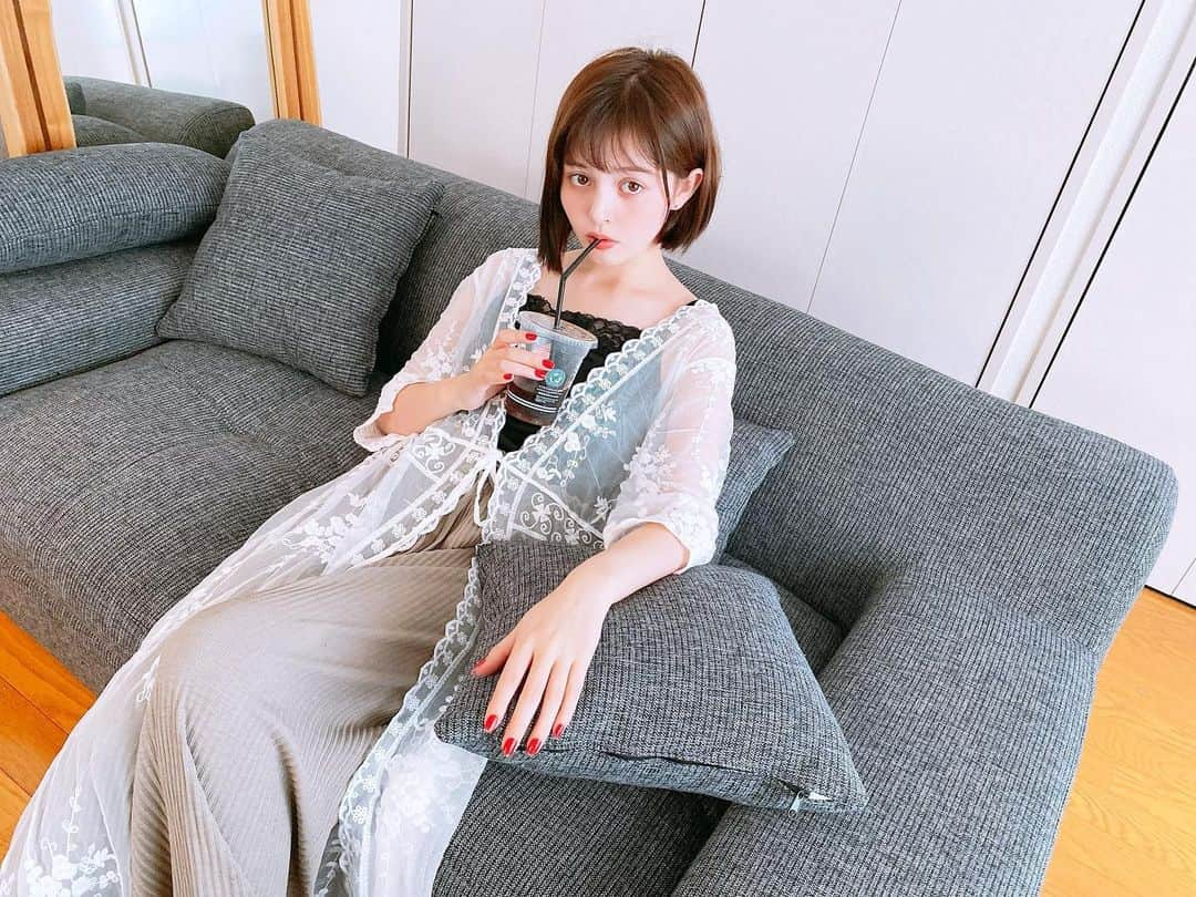 加藤ナナさんのインスタグラム写真 - (加藤ナナInstagram)「おうちこーではゆったりできるリブパンツ🏡♥︎ レースのガウンもさらっと羽織ればちょっとそこまでのお外も行けるっ🥰  #かとうこーで #おうちこーで #fifth #fifthtl #フィフス #イージーリブパンツ #フラワー刺繍スカラップロングガウン @fifth_store」5月7日 18時01分 - katouchan