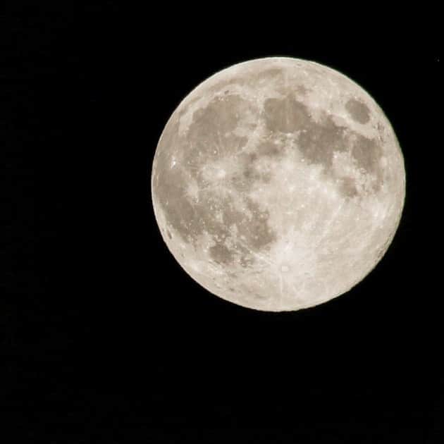 vo_coのインスタグラム：「2020.05.07🌕 Full Moon Canon EOS 70D Lens:SIGMA18-250mm 1/200 f/10.0 ISO100 RAW #満月 #fullmoon #フラワームーン #flowermoon」