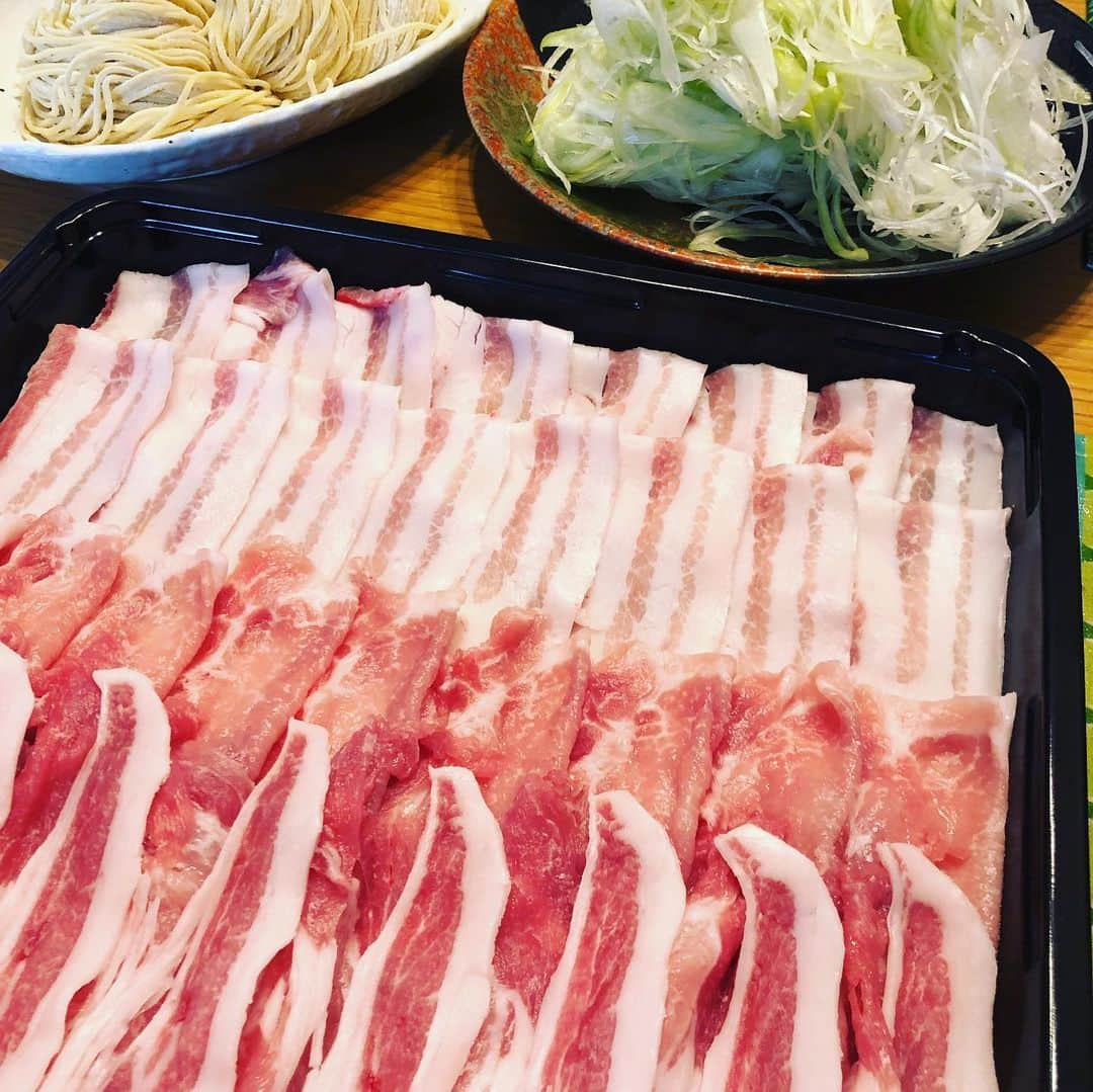 祖父江大輔さんのインスタグラム写真 - (祖父江大輔Instagram)「#豚道名駅店 #takeout #豚しゃぶ#しゃぶしゃぶ#美味#ドラゴンズ御用達 お家でしゃぶしゃぶを🔥 @akirachofu 👈 @butam_ichi 👈 DMで予約できます🐖」5月7日 18時22分 - sobue