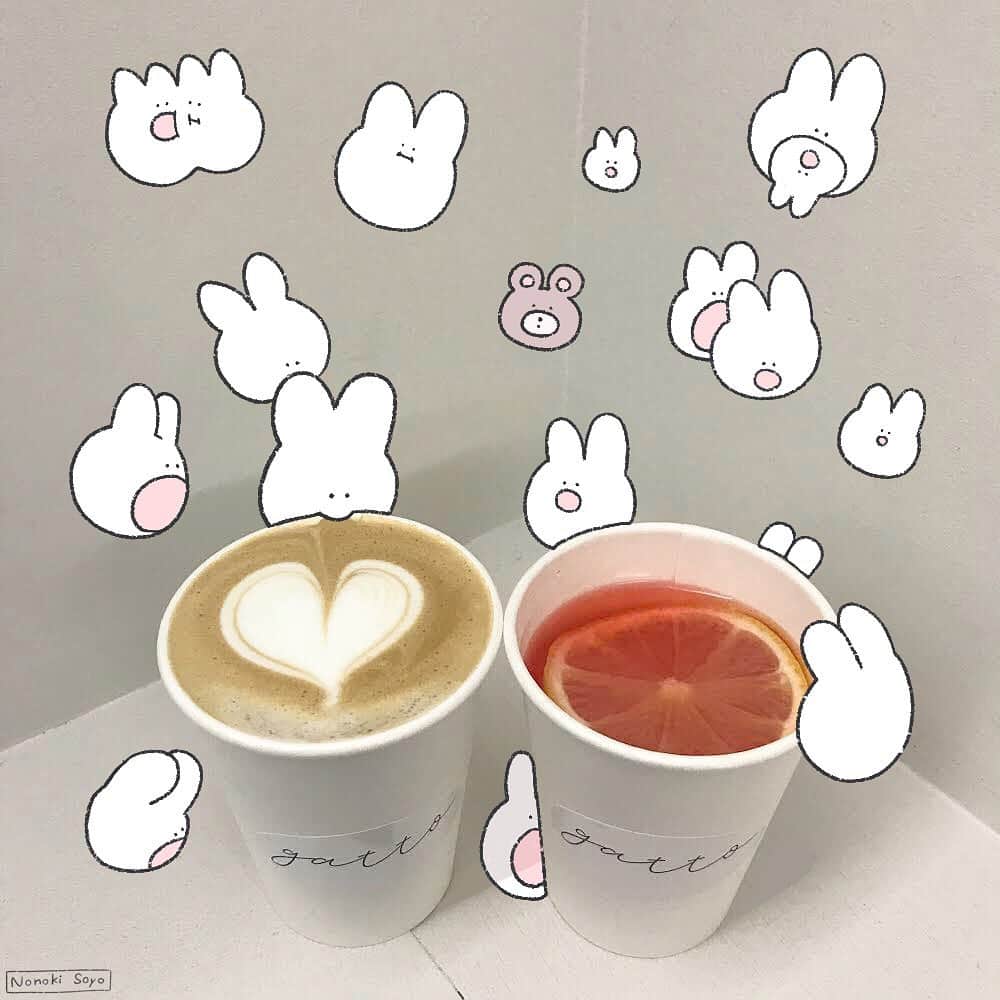 乃の木そよのインスタグラム：「もうずっとカフェに行ってない･･･ . . そう思いながら過去の写真を眺めてたら 最近ハマってる奴ら(🐰)を描きたくなりました(2019/1/12の写真です。  @gatto_fukuoka さま) . . . 皆さんストレス溜まってますよね😭 . . 早く今まで通りの生活に戻りたいですね😭😭😭😭😭😭😭😭😭😭😭😭😭😭😭😭😭😭😭😭😭 . 今年の夏はどうなるのでしょう･･･❄️🍧🍉🍨🍦❄️😞😞😞😞 . . . . .  #カフェ好きな人と繋がりたい #gatto_fukuoka #おしゃれさんと繋がりたい #おしゃれ女子 #ガーリー#テキスタイルデザイン #お洒落さんと繋がりたい#総柄 #服装#instafashion#テキスタイル #デザイン#カフェ #動物イラスト  #うさぎ  #古着好きな人と繋がりたい  #動物好きな人と繋がりたい  #コーデ #装飾デザイン #創作 #カフェ巡り #デザイン画 #イラスト#うさぎ好きさんと繋がりたい #デザイン #装飾」